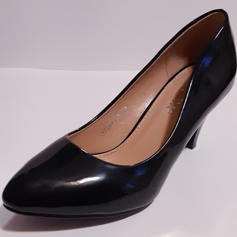 Patent leather pumps 2.5" - Picture 2 of 11